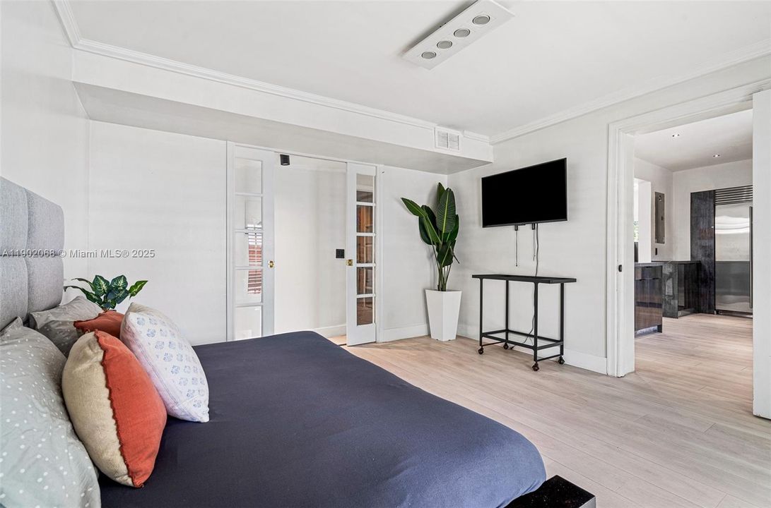 合同活跃: $825,000 (4 贝兹, 2 浴室, 1929 平方英尺)