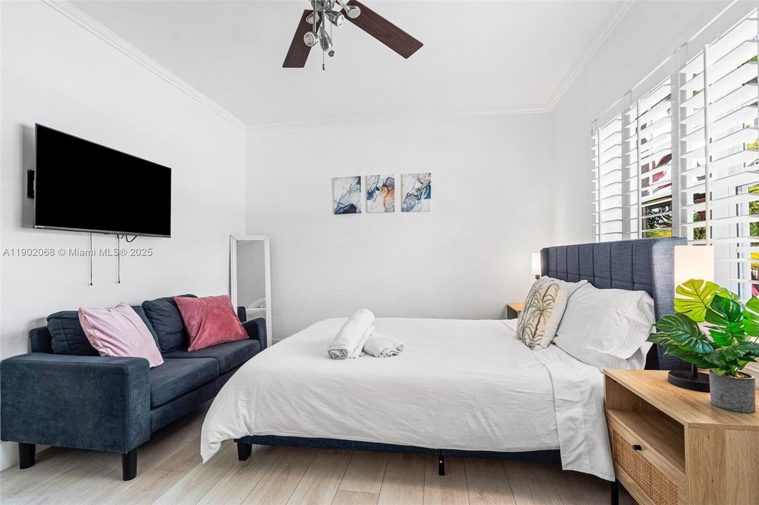 合同活跃: $825,000 (4 贝兹, 2 浴室, 1929 平方英尺)