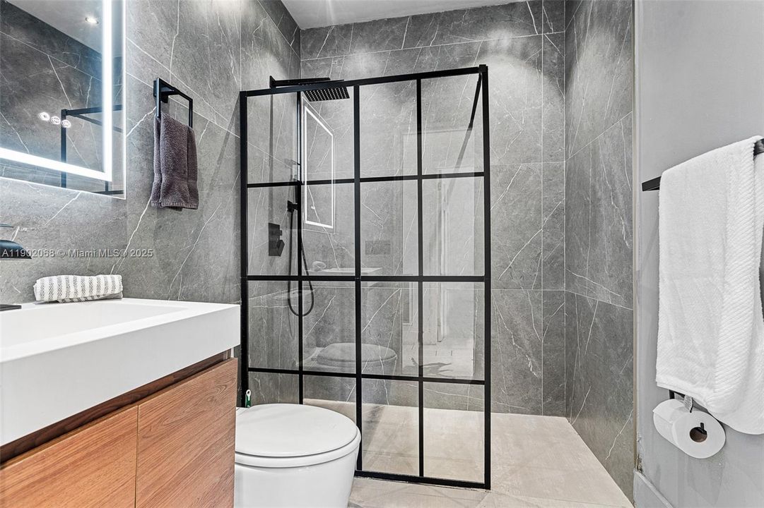 合同活跃: $825,000 (4 贝兹, 2 浴室, 1929 平方英尺)