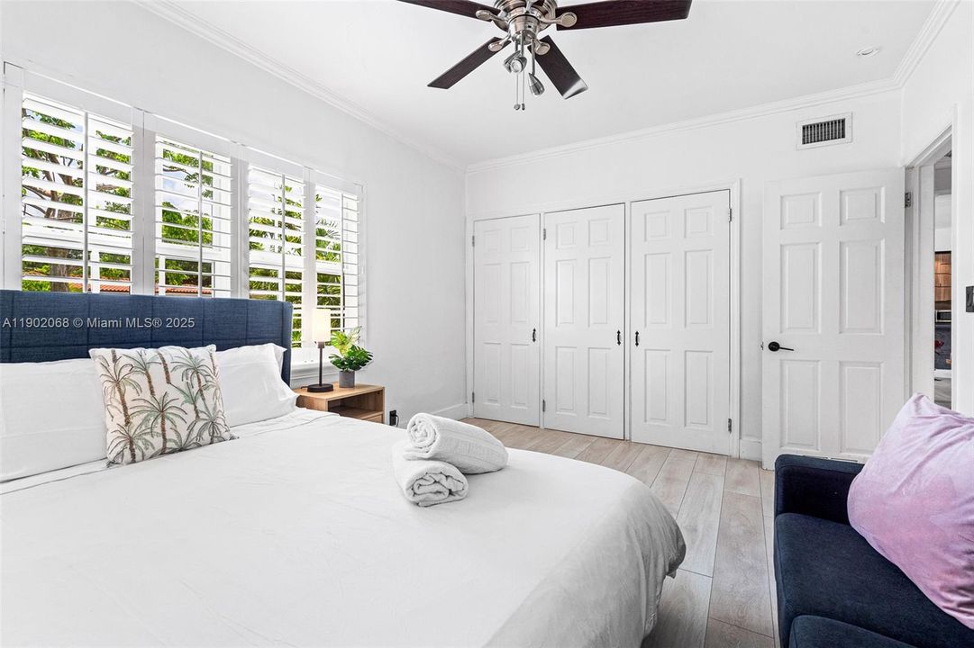 合同活跃: $825,000 (4 贝兹, 2 浴室, 1929 平方英尺)