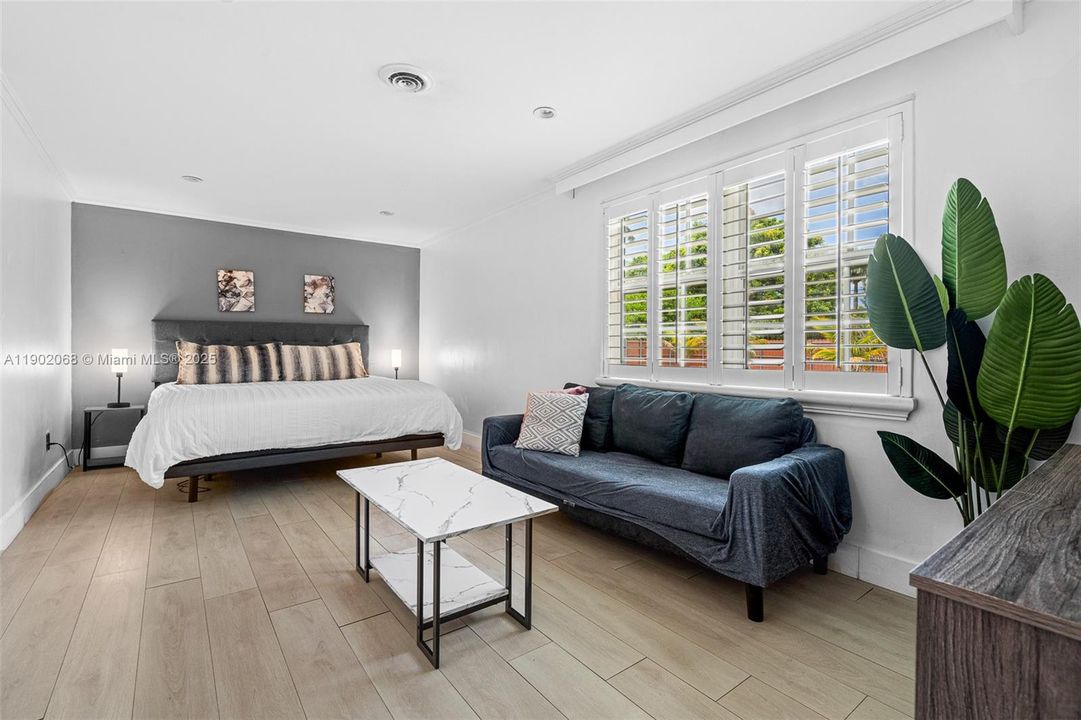 合同活跃: $825,000 (4 贝兹, 2 浴室, 1929 平方英尺)