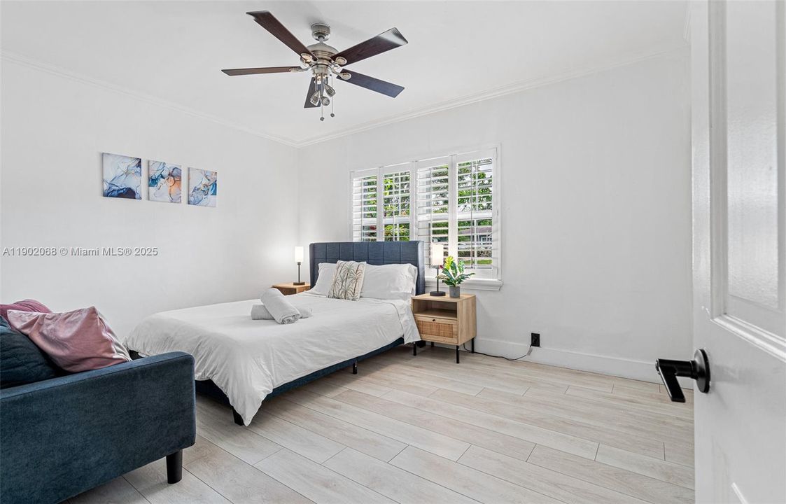 合同活跃: $825,000 (4 贝兹, 2 浴室, 1929 平方英尺)