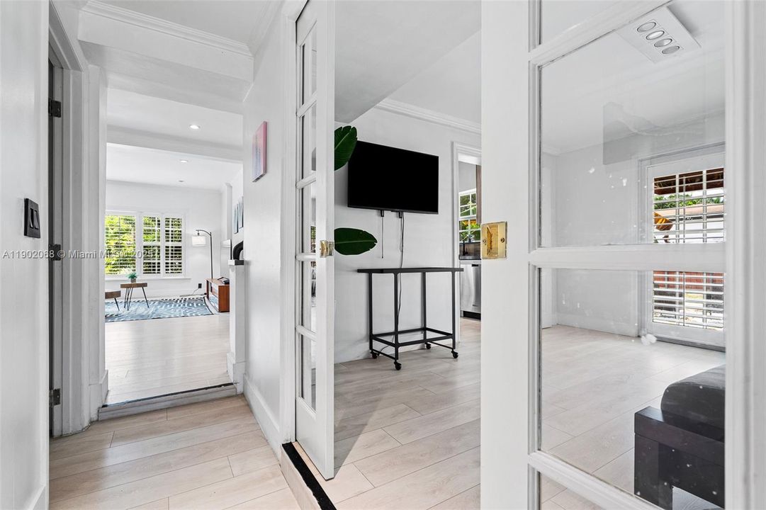 合同活跃: $825,000 (4 贝兹, 2 浴室, 1929 平方英尺)