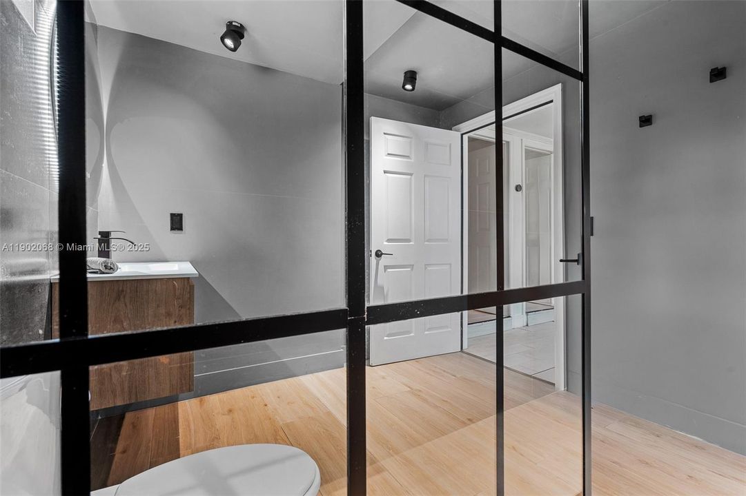 合同活跃: $825,000 (4 贝兹, 2 浴室, 1929 平方英尺)