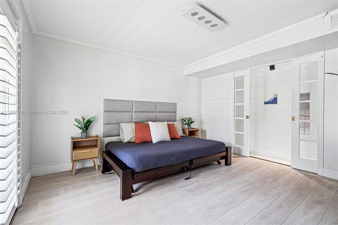 合同活跃: $825,000 (4 贝兹, 2 浴室, 1929 平方英尺)