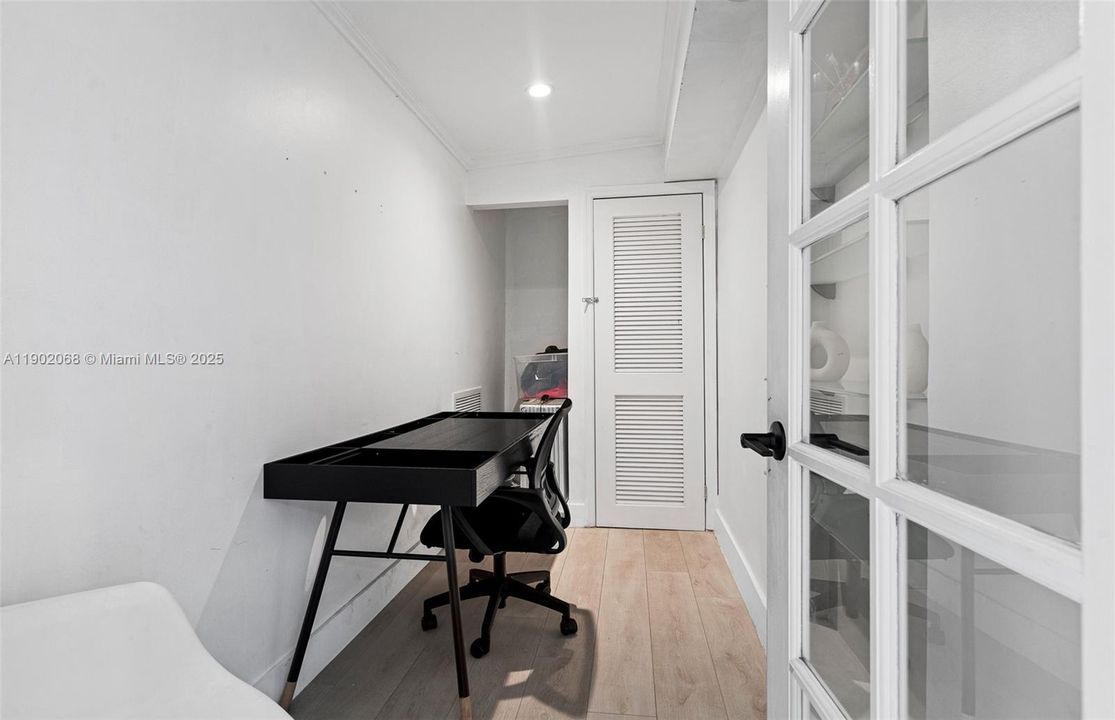 合同活跃: $825,000 (4 贝兹, 2 浴室, 1929 平方英尺)