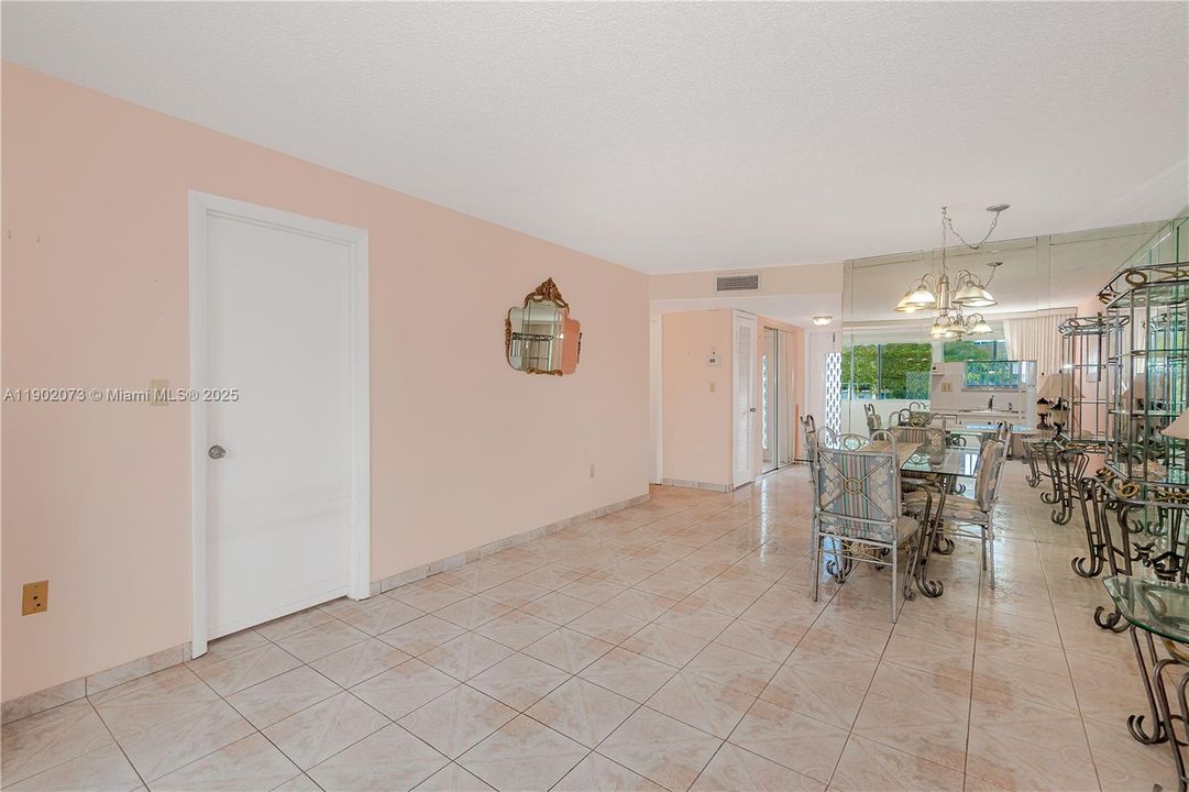For Sale: $122,900 (2 beds, 2 baths, 850 Square Feet)