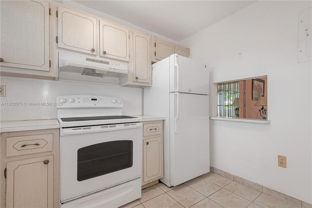 For Sale: $122,900 (2 beds, 2 baths, 850 Square Feet)