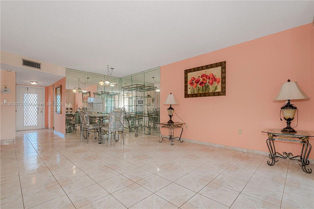 For Sale: $122,900 (2 beds, 2 baths, 850 Square Feet)