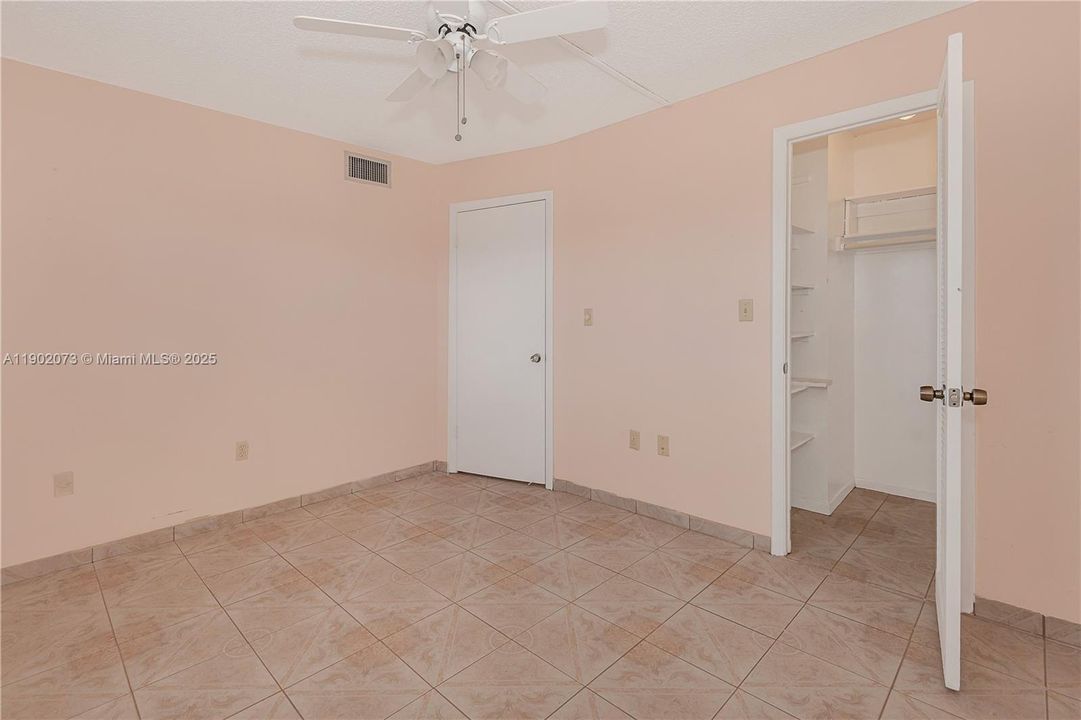 For Sale: $122,900 (2 beds, 2 baths, 850 Square Feet)