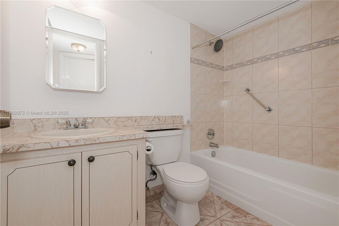 For Sale: $122,900 (2 beds, 2 baths, 850 Square Feet)