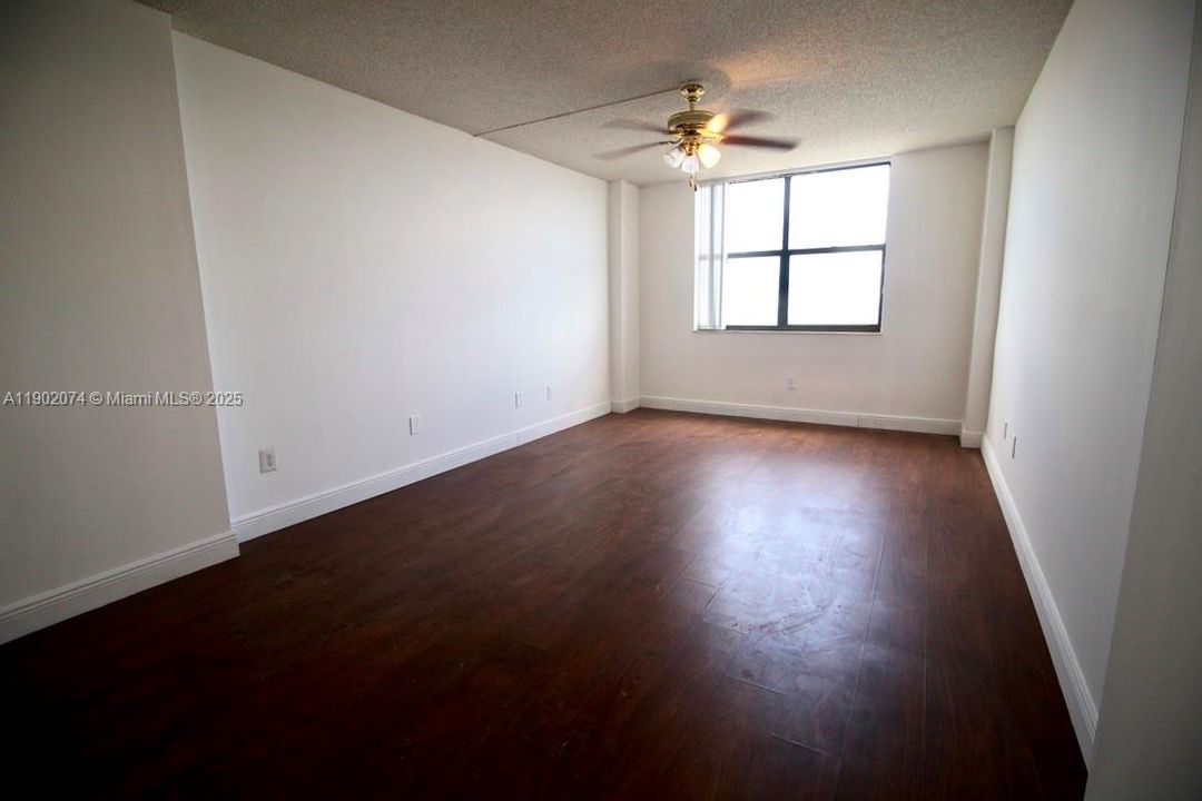 For Sale: $260,000 (2 beds, 2 baths, 1260 Square Feet)