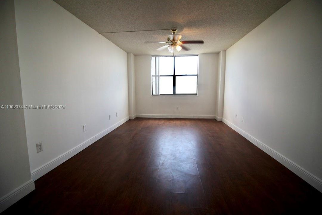 For Sale: $260,000 (2 beds, 2 baths, 1260 Square Feet)