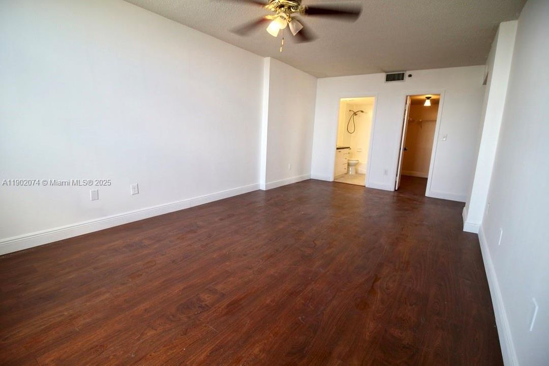 For Sale: $260,000 (2 beds, 2 baths, 1260 Square Feet)