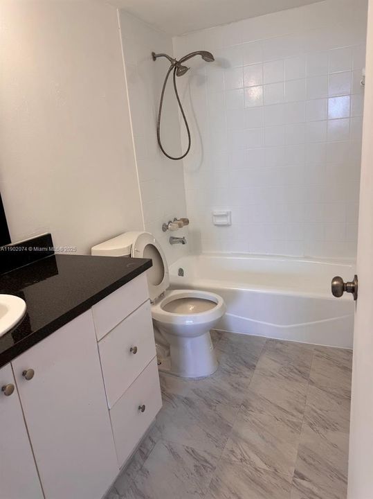 For Sale: $260,000 (2 beds, 2 baths, 1260 Square Feet)