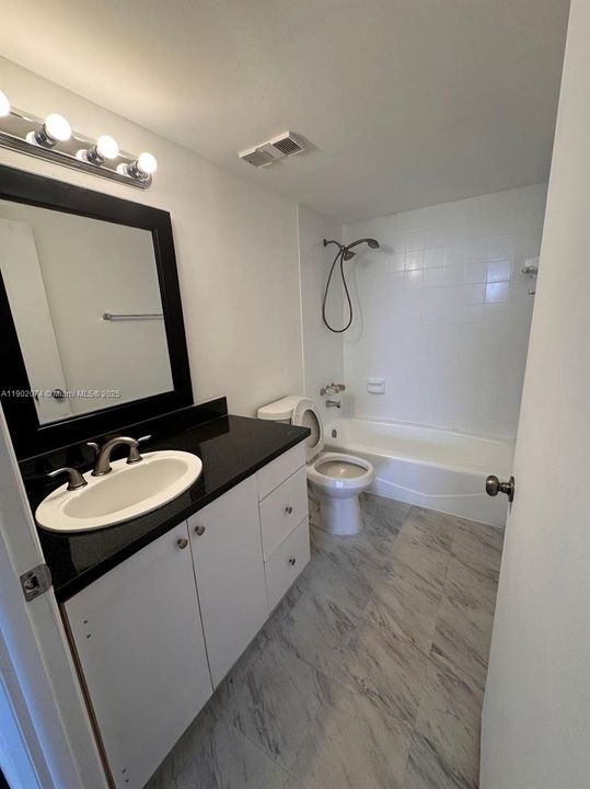 For Sale: $260,000 (2 beds, 2 baths, 1260 Square Feet)