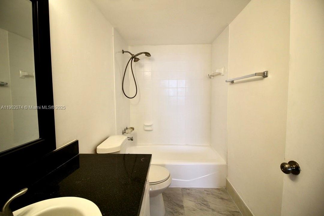 For Sale: $260,000 (2 beds, 2 baths, 1260 Square Feet)