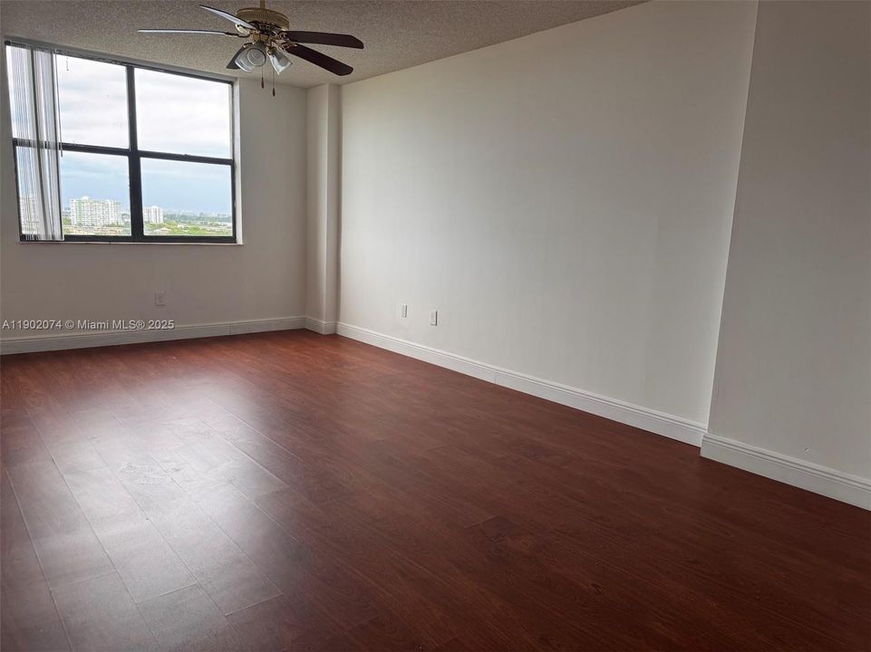 For Sale: $260,000 (2 beds, 2 baths, 1260 Square Feet)