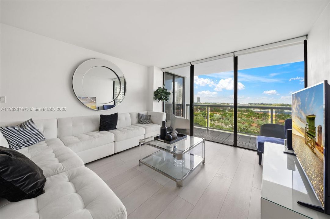 For Sale: $420,000 (2 beds, 2 baths, 1049 Square Feet)