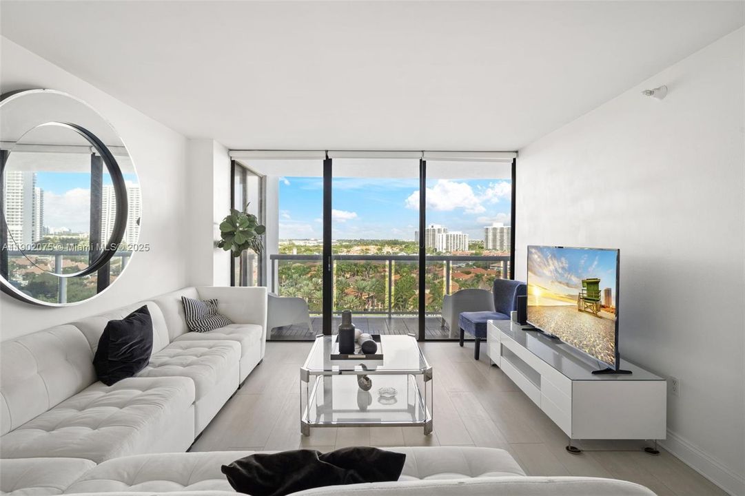 For Sale: $420,000 (2 beds, 2 baths, 1049 Square Feet)