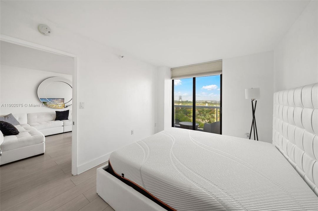 For Sale: $420,000 (2 beds, 2 baths, 1049 Square Feet)