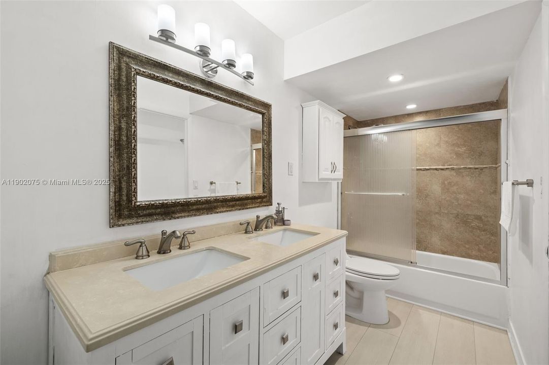 For Sale: $420,000 (2 beds, 2 baths, 1049 Square Feet)