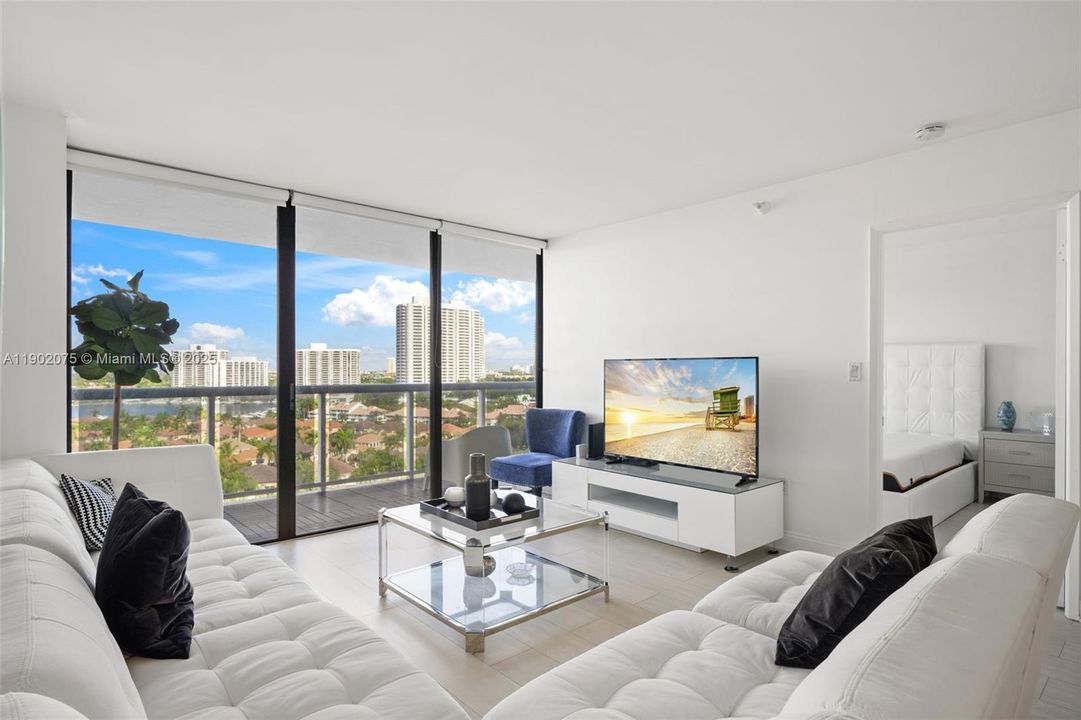 For Sale: $420,000 (2 beds, 2 baths, 1049 Square Feet)