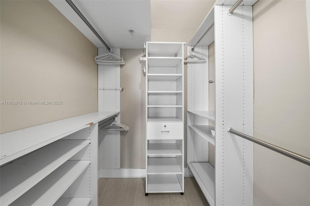 For Sale: $420,000 (2 beds, 2 baths, 1049 Square Feet)