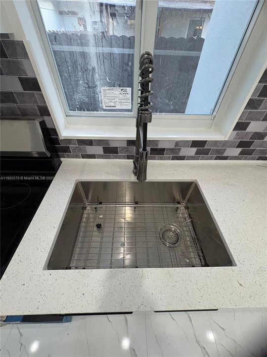 出租: $2,350 (2 贝兹, 1 浴室, 1152 平方英尺)