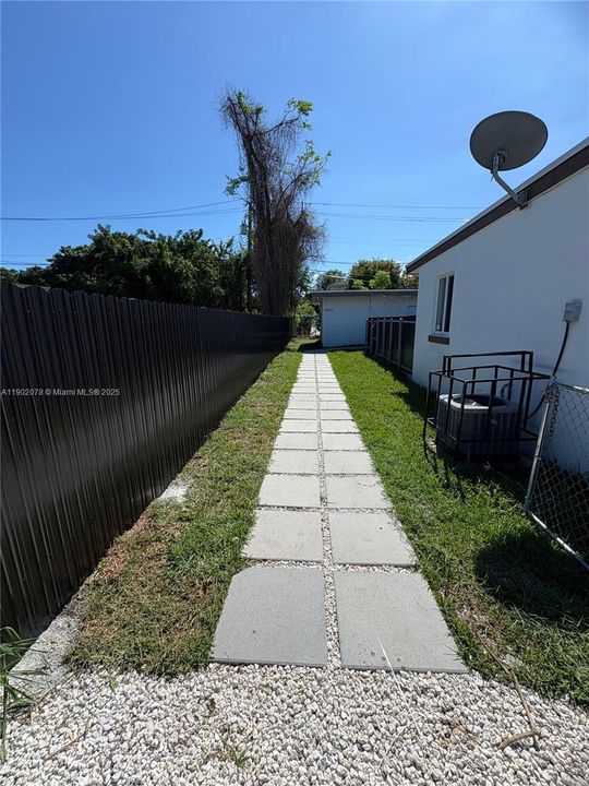 出租: $2,350 (2 贝兹, 1 浴室, 1152 平方英尺)