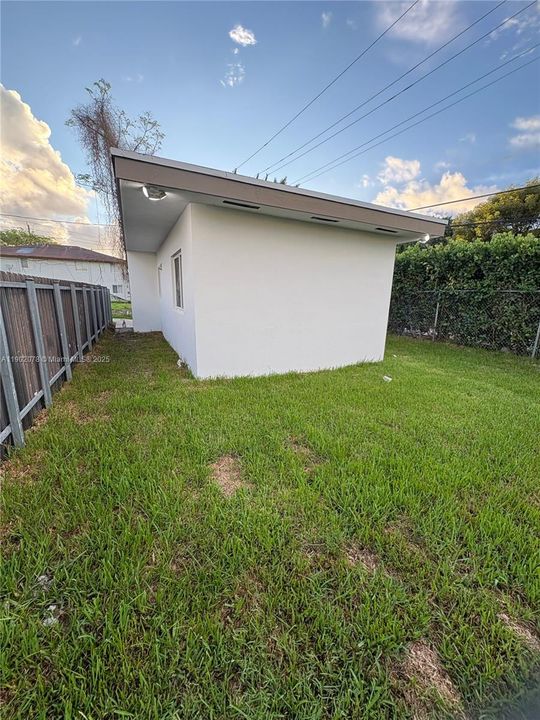 出租: $2,350 (2 贝兹, 1 浴室, 1152 平方英尺)