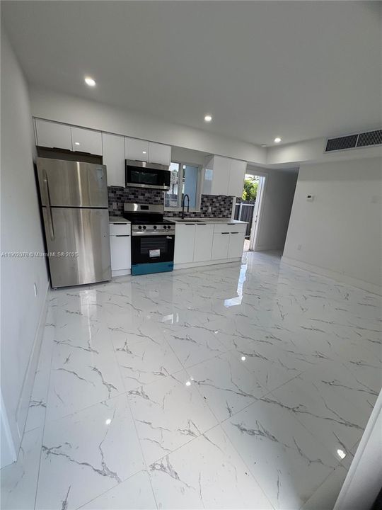 出租: $2,350 (2 贝兹, 1 浴室, 1152 平方英尺)