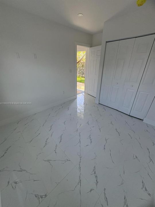 出租: $2,350 (2 贝兹, 1 浴室, 1152 平方英尺)