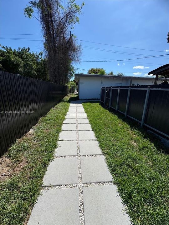 出租: $2,350 (2 贝兹, 1 浴室, 1152 平方英尺)