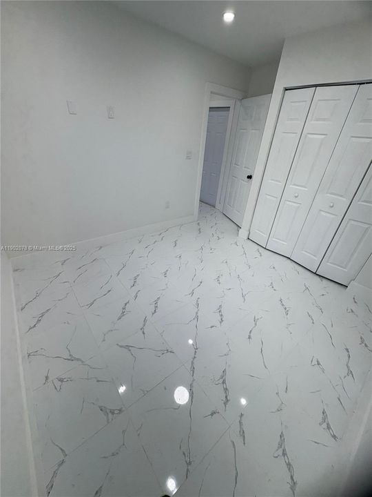 出租: $2,350 (2 贝兹, 1 浴室, 1152 平方英尺)