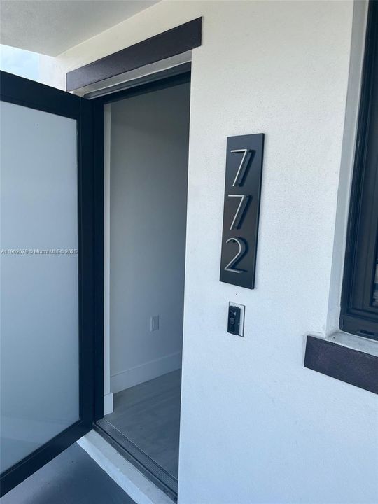 For Rent: $2,500 (2 beds, 1 baths, 1500 Square Feet)