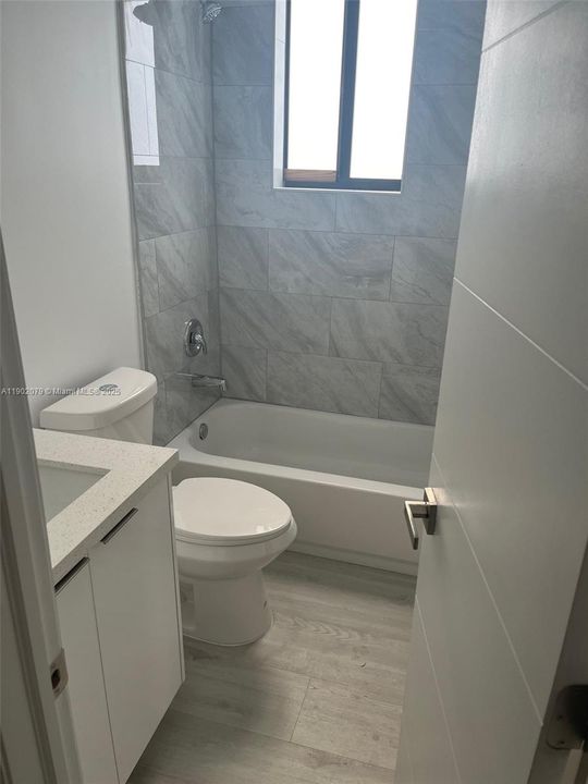 For Rent: $2,500 (2 beds, 1 baths, 1500 Square Feet)