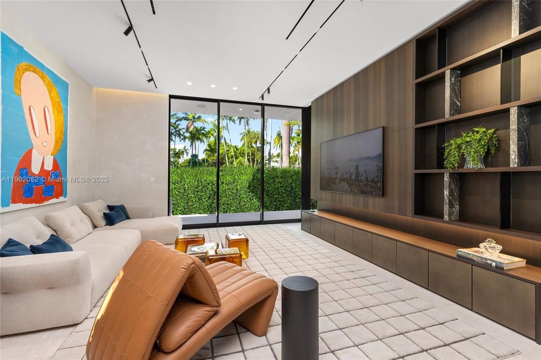 For Sale: $17,999,000 (6 beds, 7 baths, 5662 Square Feet)