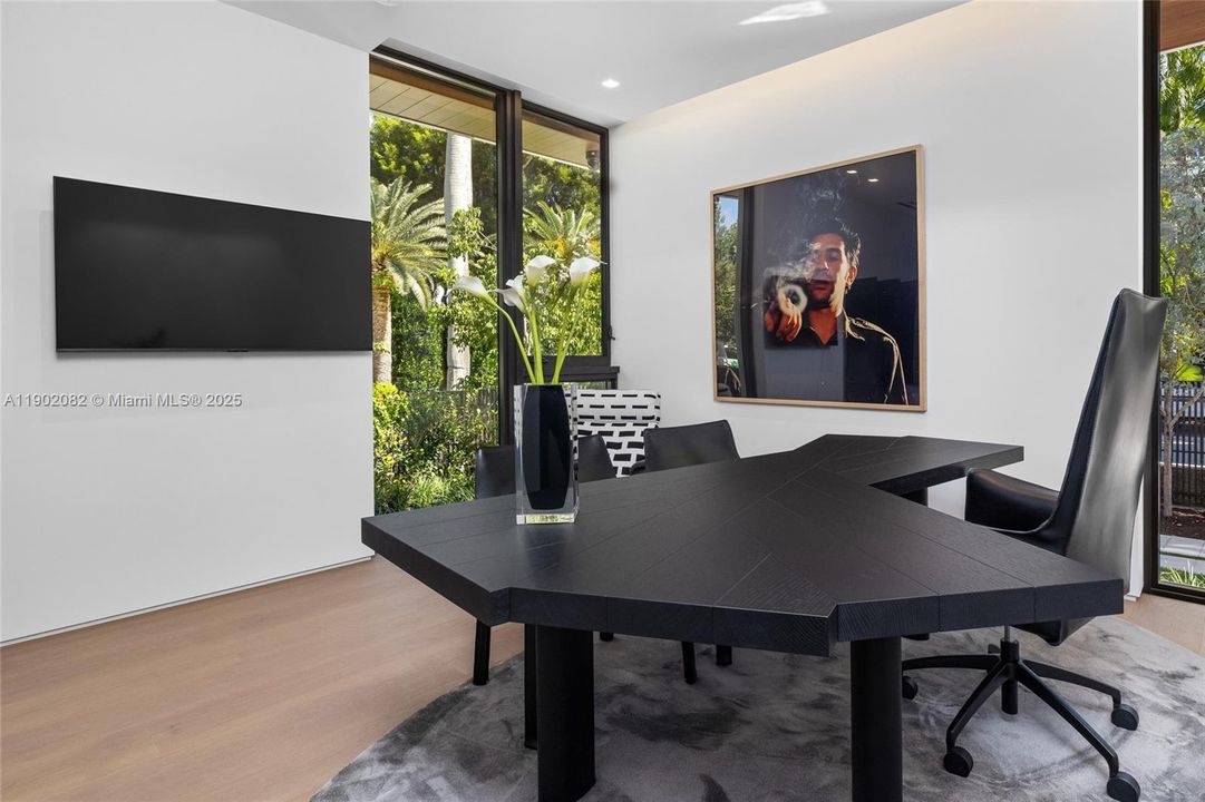 For Sale: $17,999,000 (6 beds, 7 baths, 5662 Square Feet)