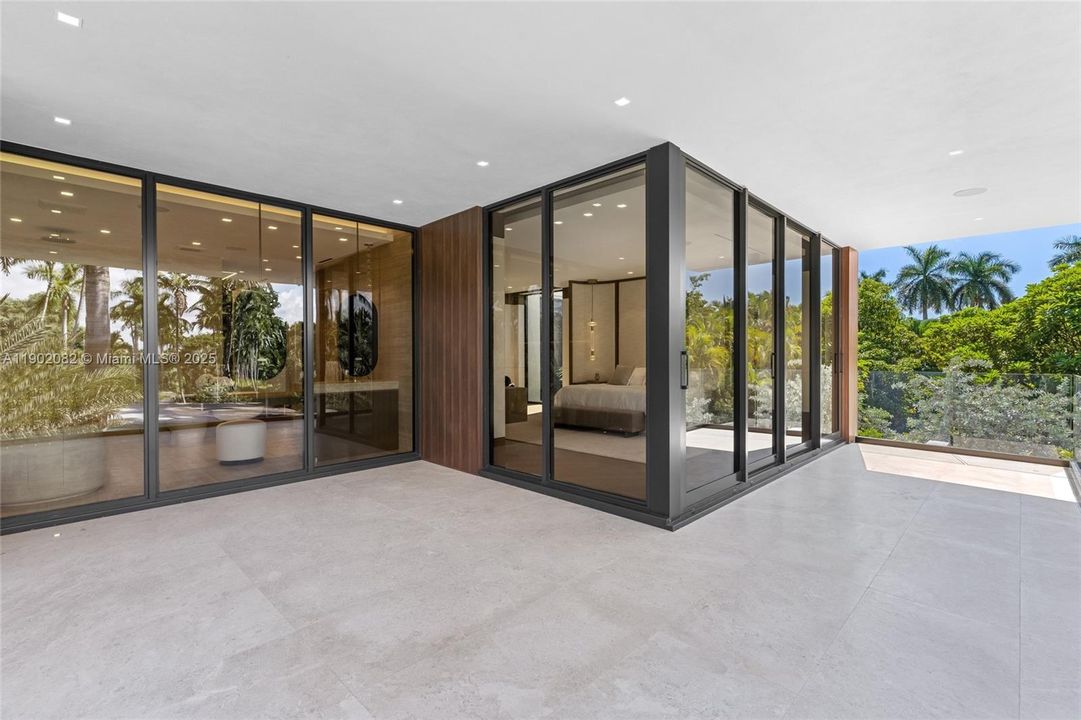 For Sale: $17,999,000 (6 beds, 7 baths, 5662 Square Feet)