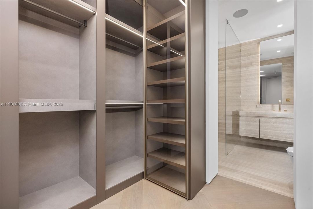 For Sale: $17,999,000 (6 beds, 7 baths, 5662 Square Feet)