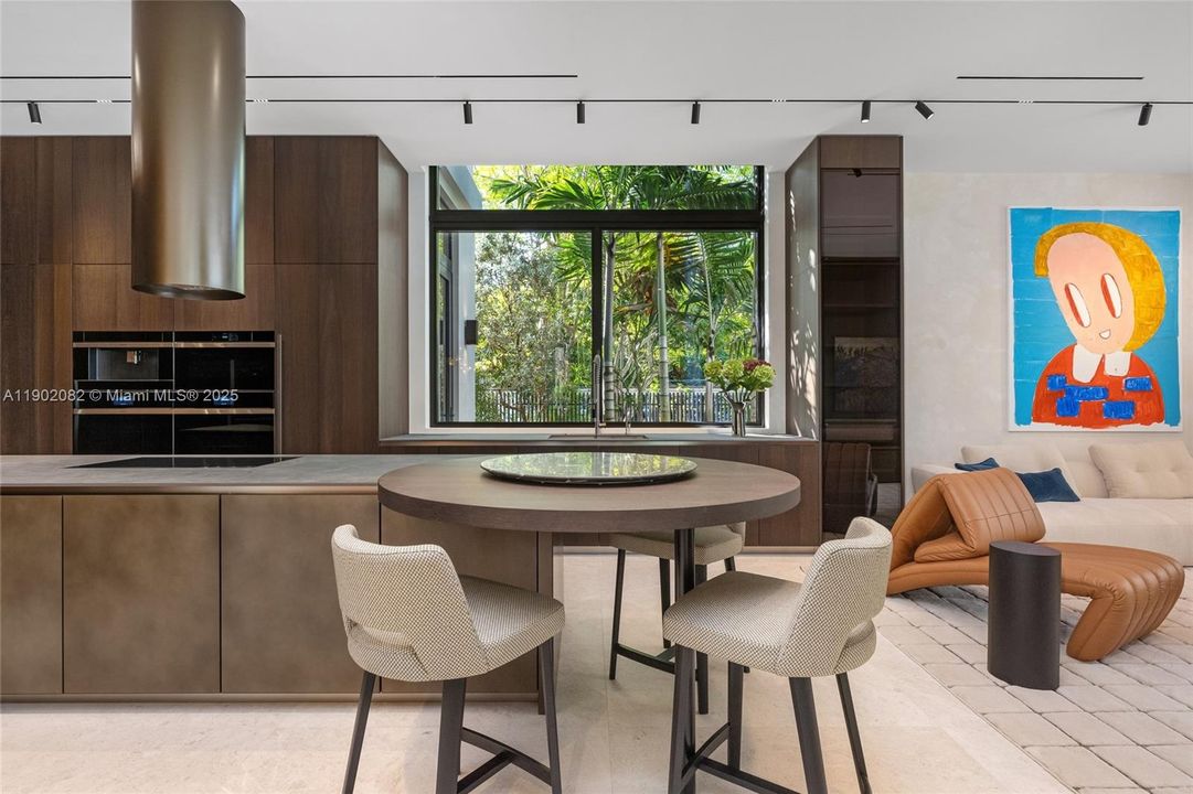 For Sale: $17,999,000 (6 beds, 7 baths, 5662 Square Feet)