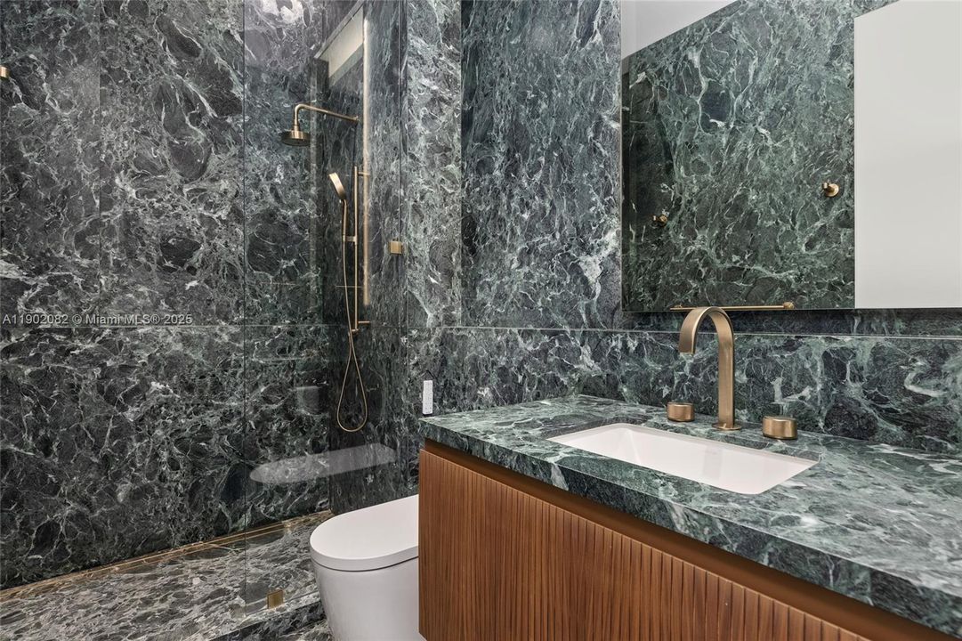 For Sale: $17,999,000 (6 beds, 7 baths, 5662 Square Feet)