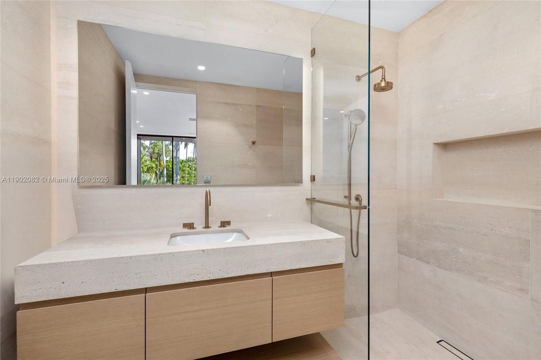 For Sale: $17,999,000 (6 beds, 7 baths, 5662 Square Feet)