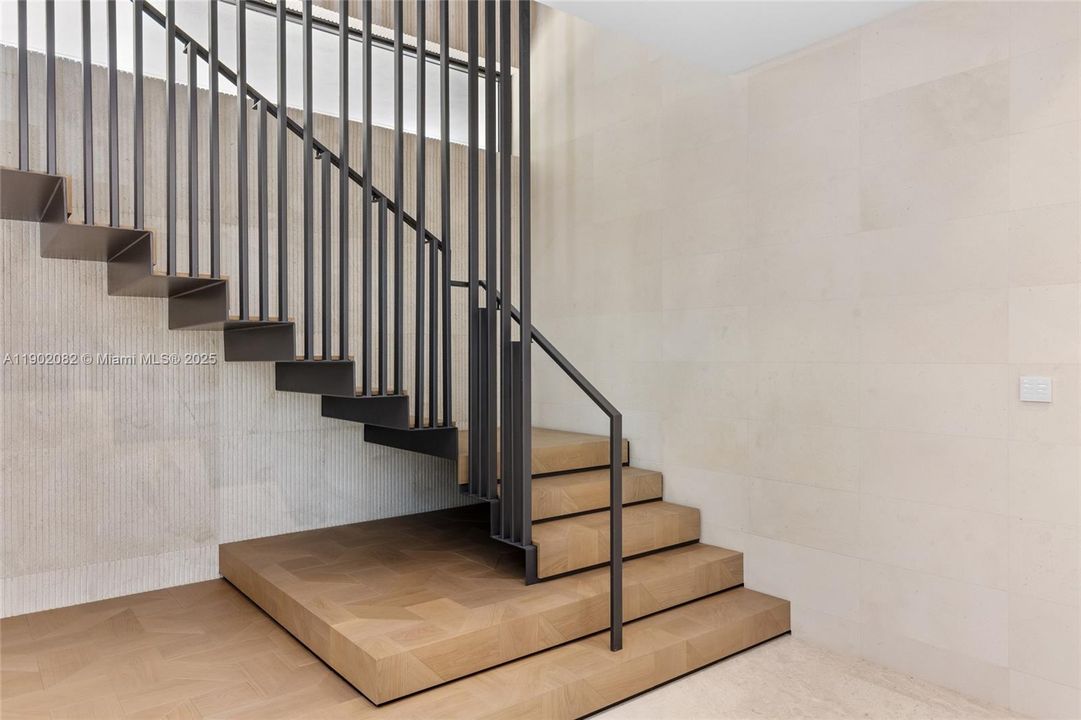 For Sale: $17,999,000 (6 beds, 7 baths, 5662 Square Feet)