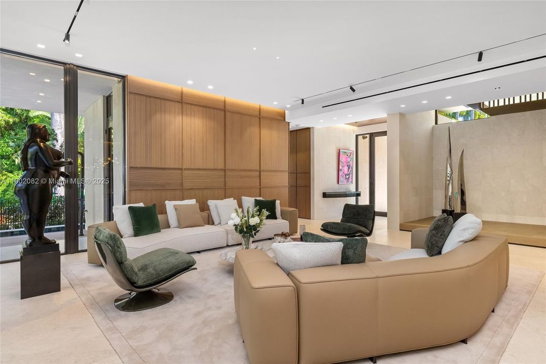 For Sale: $17,999,000 (6 beds, 7 baths, 5662 Square Feet)