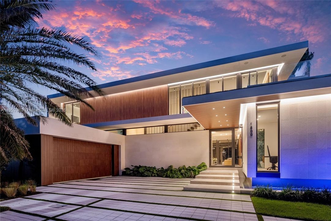 For Sale: $17,999,000 (6 beds, 7 baths, 5662 Square Feet)