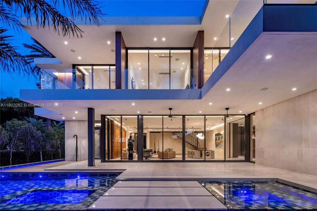 For Sale: $17,999,000 (6 beds, 7 baths, 5662 Square Feet)