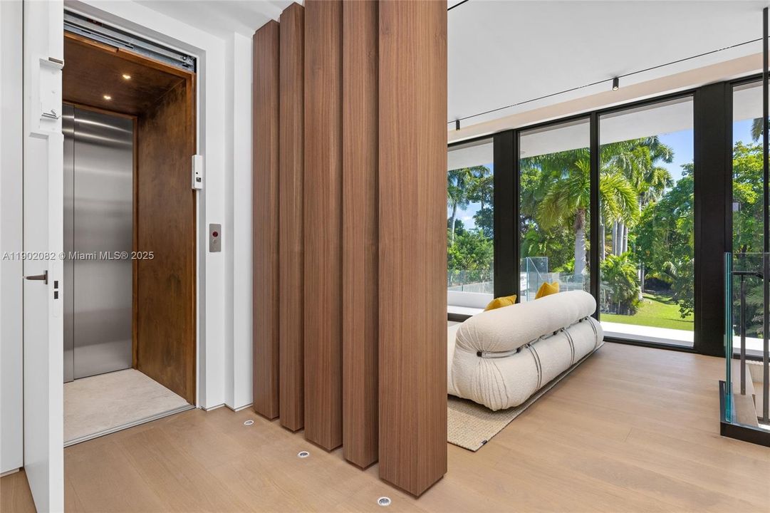 For Sale: $17,999,000 (6 beds, 7 baths, 5662 Square Feet)