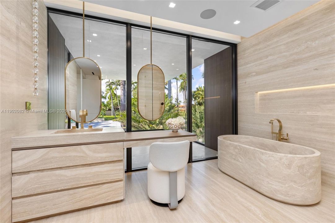 For Sale: $17,999,000 (6 beds, 7 baths, 5662 Square Feet)